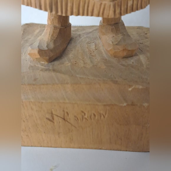 Vintage Caron Hand Carved Peasant Woman Figurine. - Picture 13 of 14